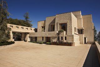 Considered the largest of Frank Lloyd Wright’s experimental textile-block houses in Los Angeles, the Ennis House comprises over 27,000 concrete blocks stacked atop a concrete platform.