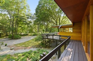 A view of the wraparound deck next to the glazed hallway.