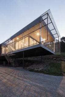 "Screening along the east provides some visual protection from the neighbouring properties whilst not compromising any of the views or natural light, which fills the living space and kitchen from morning until late afternoon," adds Chris.