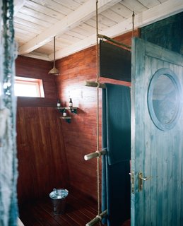 The shower room is lined with high-gloss Saligna timber.
