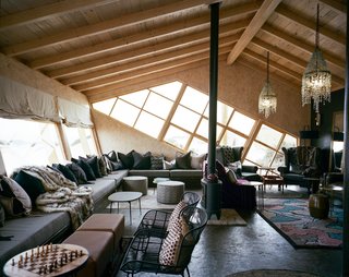 Melanie van der Merwe of Women Unleashed furnished the interiors with bespoke and off-the-shelf pieces.