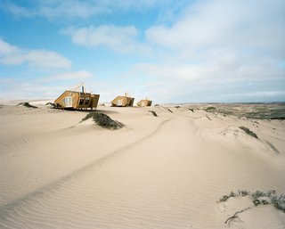 Shipwreck Lodge is located near the dry mouth of the Hoarusib River amidst a landscape of windswept sand dunes and salt-tolerant plants.