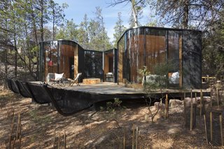 Site placement was a lengthy process as the architects searched to optimize seclusion and spectacular views. Specialists, including ecologist Mark Wapstra, were brought on board to survey the site and ensure minimal landscape impact.