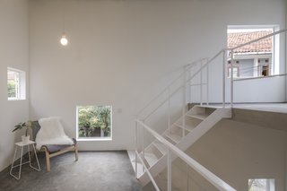 A look at the small reading nook located on the level between the bedroom and ground floor.