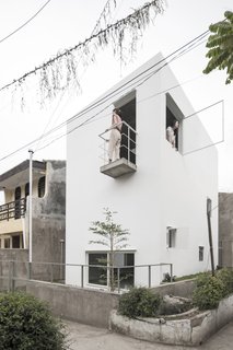 The operable windows help let cooling breezes into the home—a necessity given the area's muggy tropical climate and the urban heat-island effect.