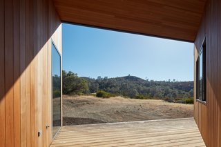 All four zones open up to covered cedar-lined decks, which maximize California’s great landscape and cooling cross breezes.