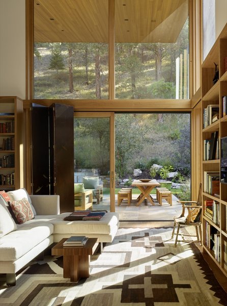 "The library space is positioned on the intimate courtyard nestled into the base of the butte," note the architects. "Here, an expressive, sheltering roof tilts up to capture natural light and rising views of the old-growth pine forest."