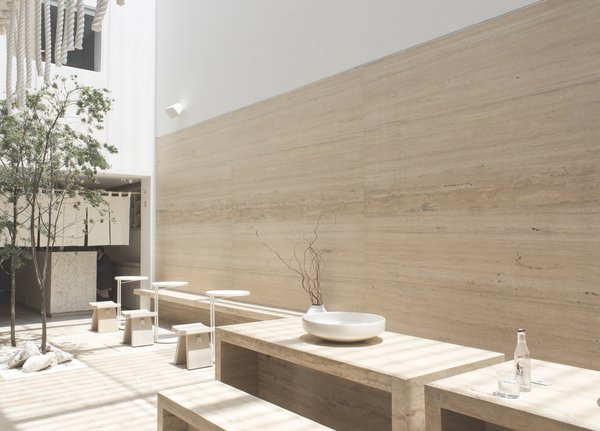 Working together with local designers and artisans, GLVDK Studio created and selected furnishings inspired by Japanese design and crafted with Mexican materials.