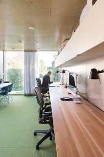 The work desk spans across 19 feet with no support. 