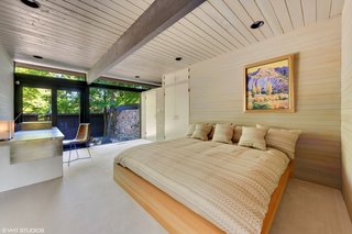 Including the cantilevered master suite, the bedroom wing houses three of the four bedrooms. Here is one of the secondary bedrooms, which overlooks a courtyard.