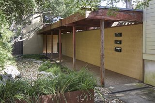 Hidden behind a 1930s bungalow on a remote street, the entrance to the Cranfill-Beacham Apartments is marked by a redwood pergola.
