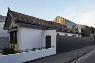 Unsurprisingly, a major challenge was following the local council’s regulations, which required that all ground-level work be reduced in height and set back from the original structure. "This created an interesting but challenging framework to achieve the desired amenities required by the owners," say the architects.