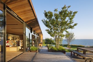The timber for the stepped terrace was sourced from Madera-Trade. The terrace include a sundeck, outdoor dining, and an outdoor kitchen.