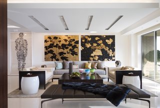 This sumptuous and elegant 4,500-square-foot home is located on the 35th floor of a residential tower on Manhattan’s Upper East Side and is filled with art, an abundance of natural light, and views of the East River and city streets below.
