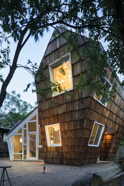 Built for television and documentary film producer Kerthy Fix, The Hive is located behind the client’s main residence in East Austin.