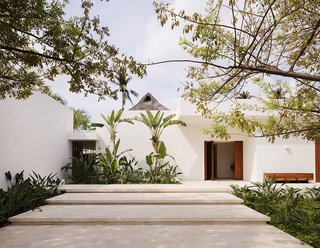 The brick walls of Casa TM were covered in white stucco, a minimalist choice that sets the stage for the pared-back interiors.