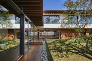 Full-height sliding doors blur the boundary between the interior and the garden outside.