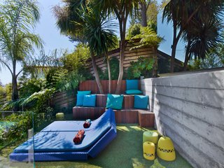 Outdoor Party Pad by SCULPT Gardens