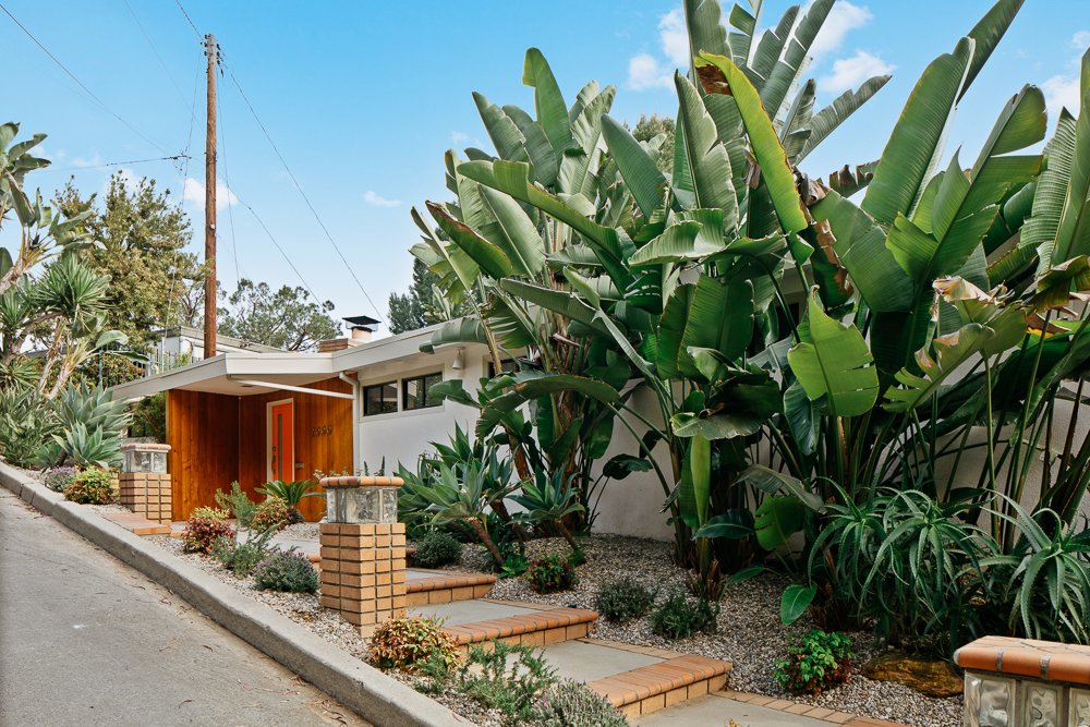 Photo 2 of 86 in Dreamy MidCentury Modern Architectural Retreat by