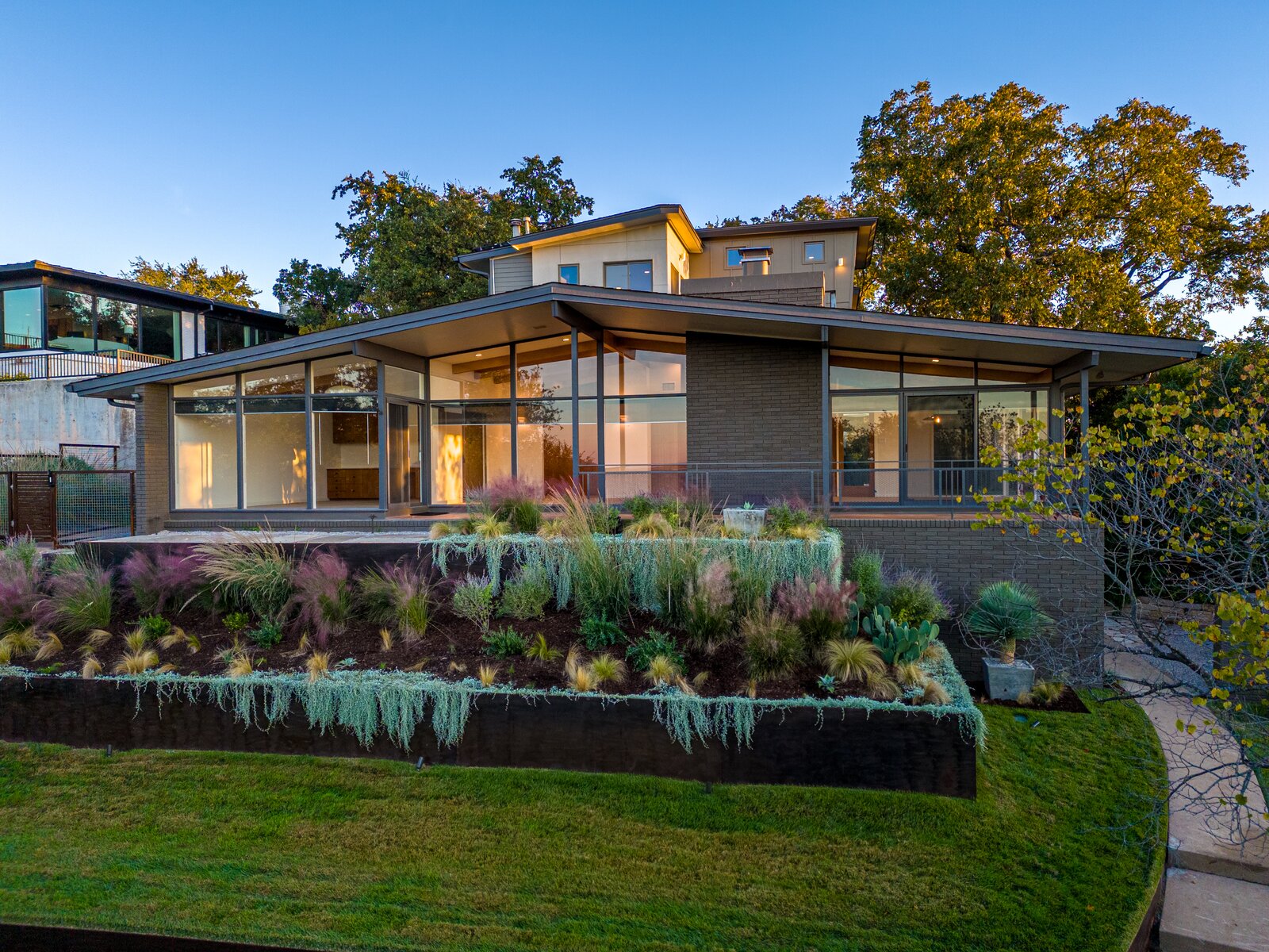 Photo 2 of 8 in Mid-Century Modern Marvel with Lake Austin Views by