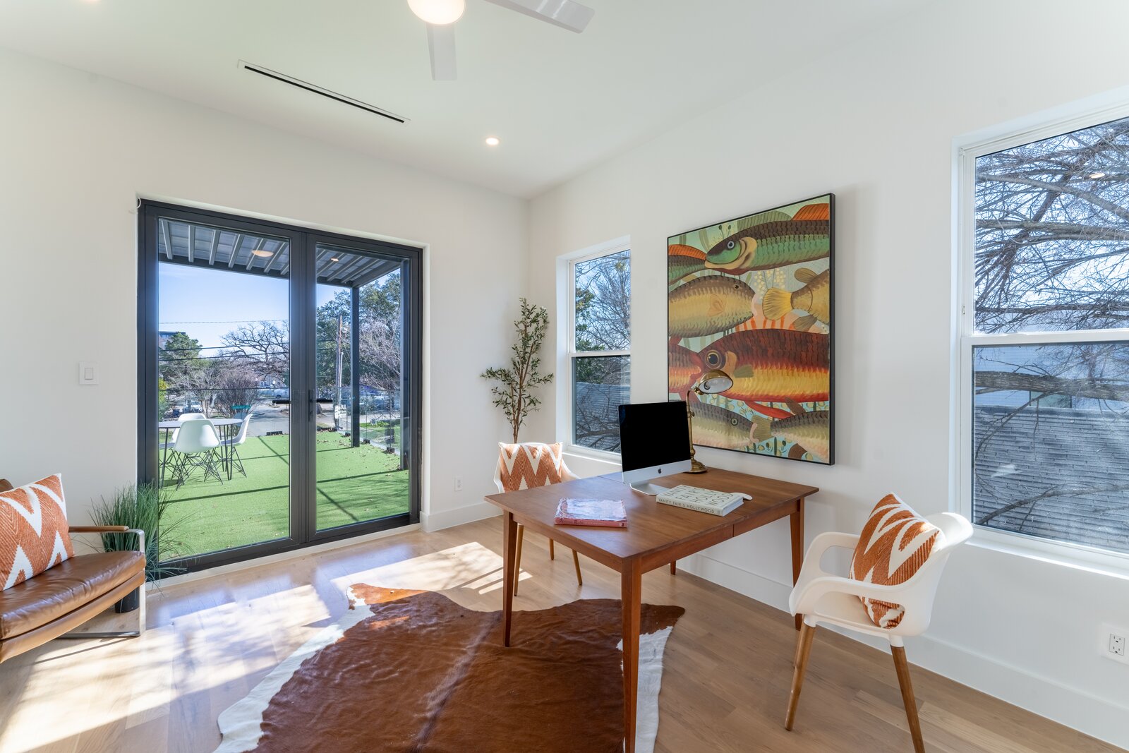 Photo 4 of 4 in Lower Greenville Luxury Boasting Dallas Skyline Views