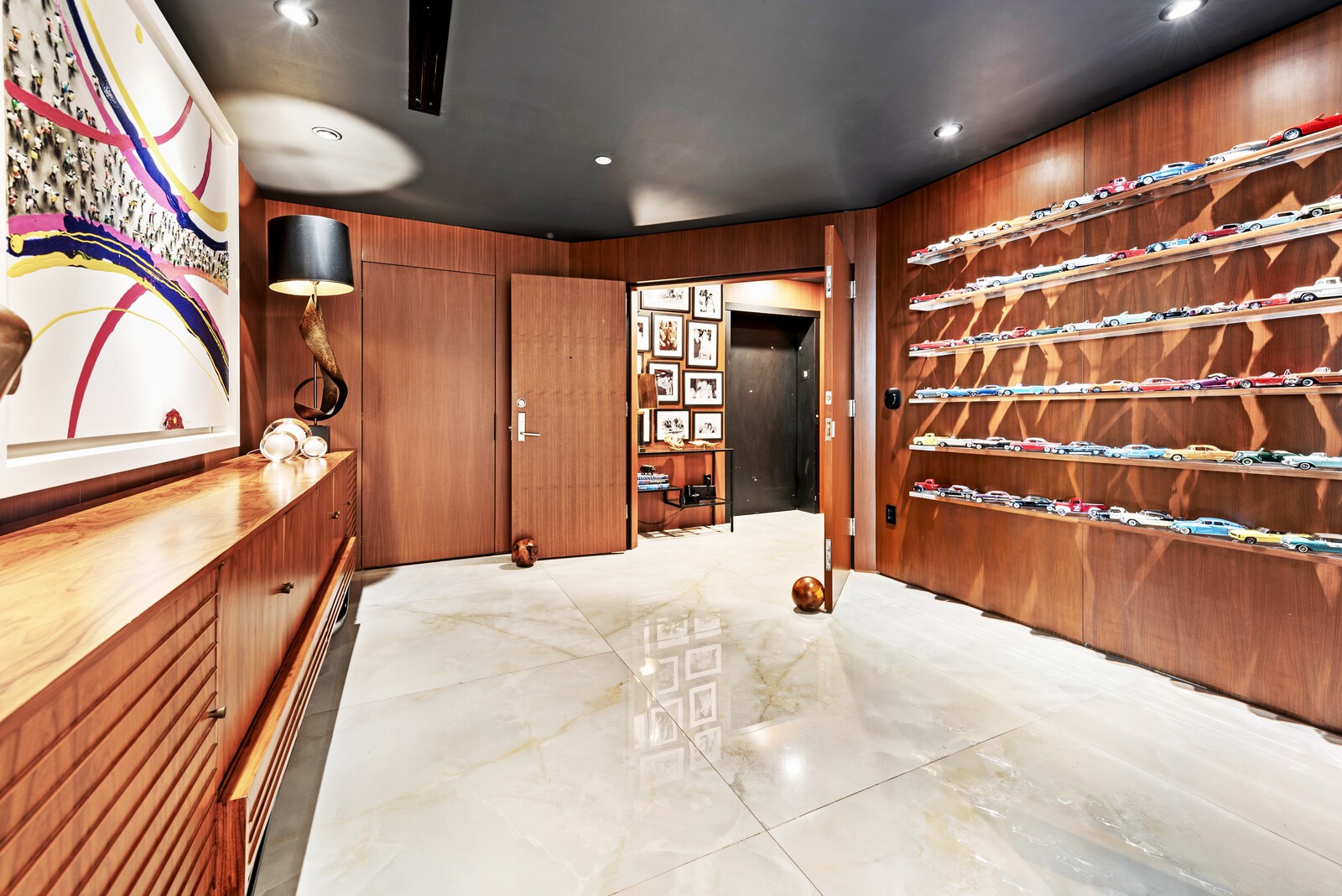 View of Photo 4 of 11 in Waterfront Luxury Redefined: Fort Lauderdale Penthouse ...