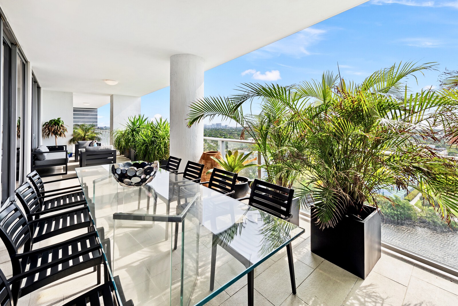 Photo 9 of 11 in Waterfront Luxury Redefined: Fort Lauderdale Penthouse ... - Luxury Penthouse Apartments With Private Boat Slips