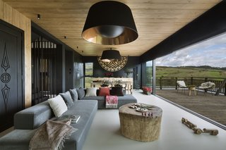 Top 5 Homes of the Week That Welcome the Outdoors In - Photo 3 of 5 -