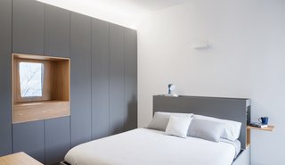 The master bedroom features clean, minimal interiors. The owners wanted more wardrobe space, and also requested a second bathroom. The Gosplan team located the bathrooms on the darker side of the home, enlarged the other rooms as much as possible, and increased light penetration from the south.