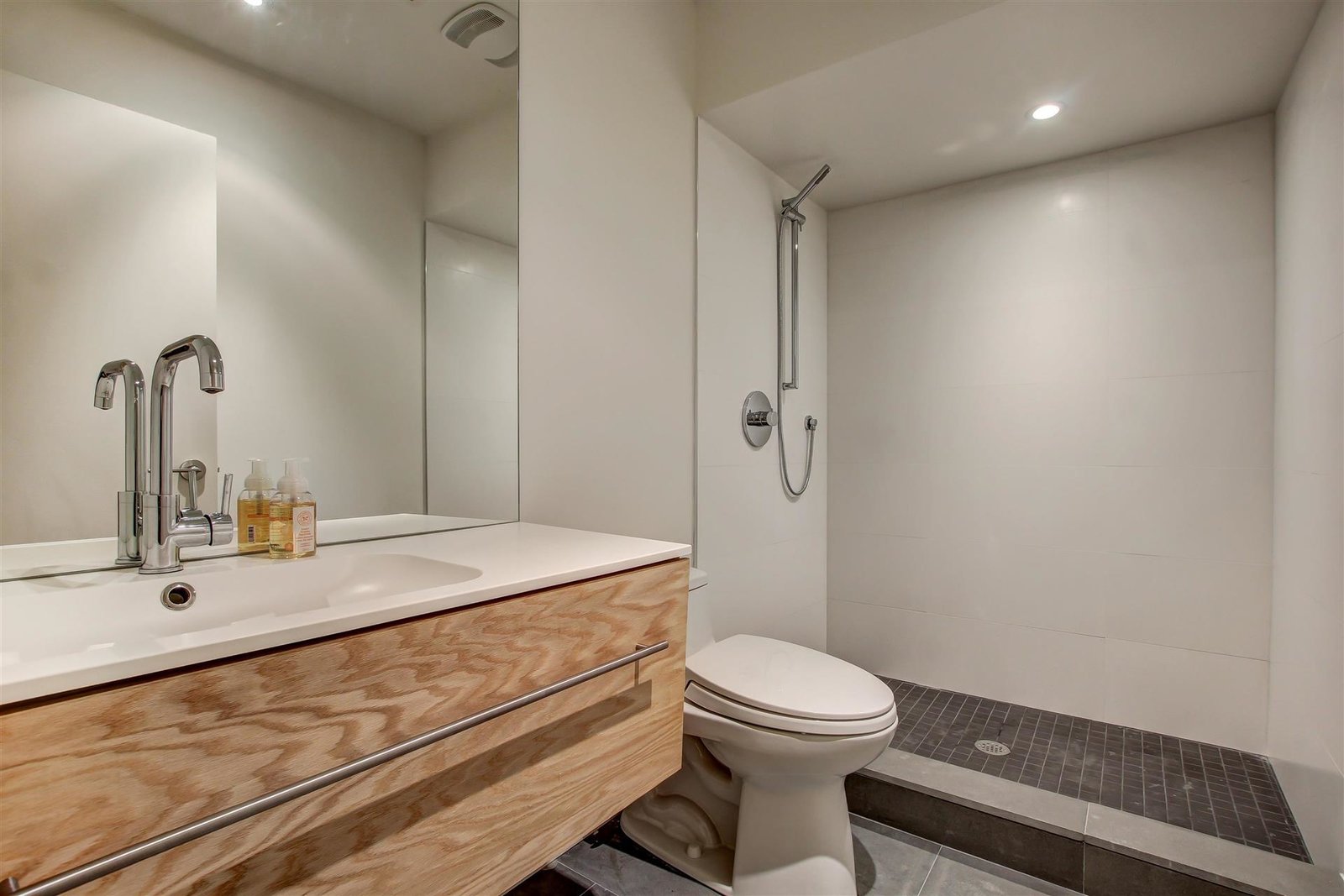 Photo 13 of 30 in The Blantyre House by Jay Snider Dwell