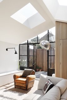 A London Shed Becomes an Airy Home Lit By Three Courtyards - Photo 4 of 13 -