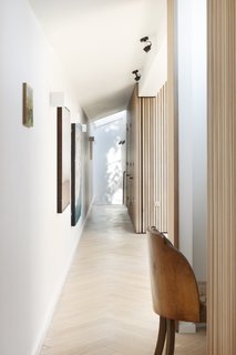 A London Shed Becomes an Airy Home Lit By Three Courtyards - Photo 5 of 13 -