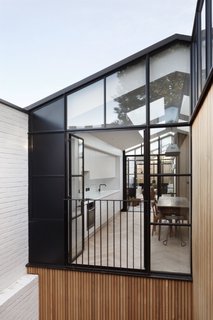 A London Shed Becomes an Airy Home Lit By Three Courtyards - Photo 11 of 13 -