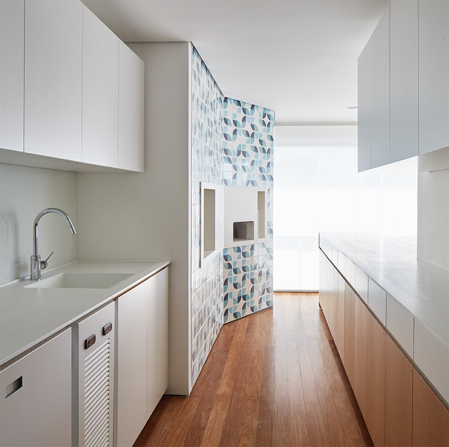 A bleach bath lifts stains from white sinks.