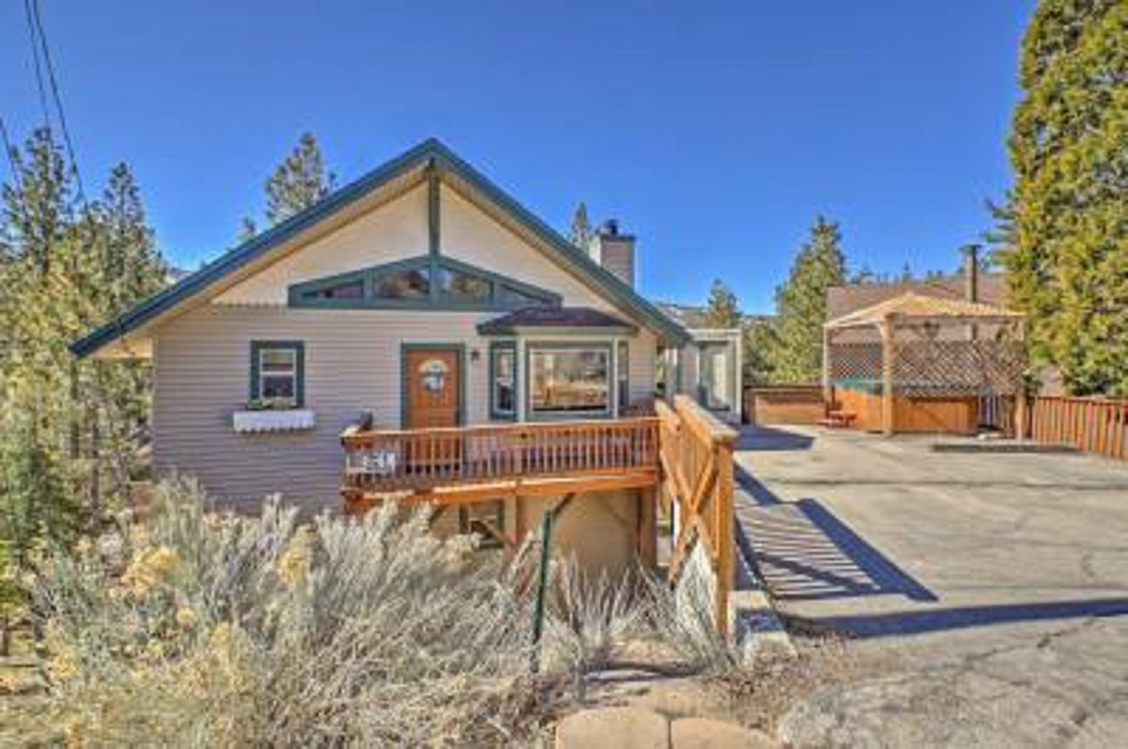 Big Bear Lake House with Stunning Views of Ski Slopes posted by Emely