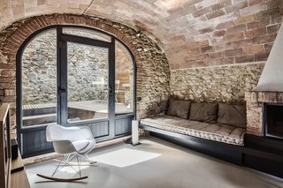 An Old Stone Building in Tuscany Becomes a Modern Hideaway - Photo 5 of 10 -