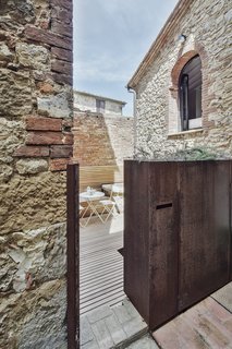 An Old Stone Building in Tuscany Becomes a Modern Hideaway - Photo 10 of 10 -