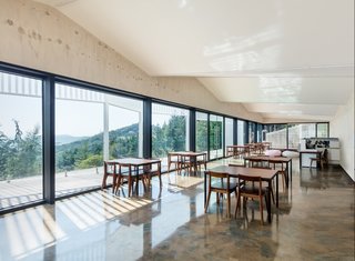 The glazed walls make the dramatic natural scenery the centerpiece of the room.