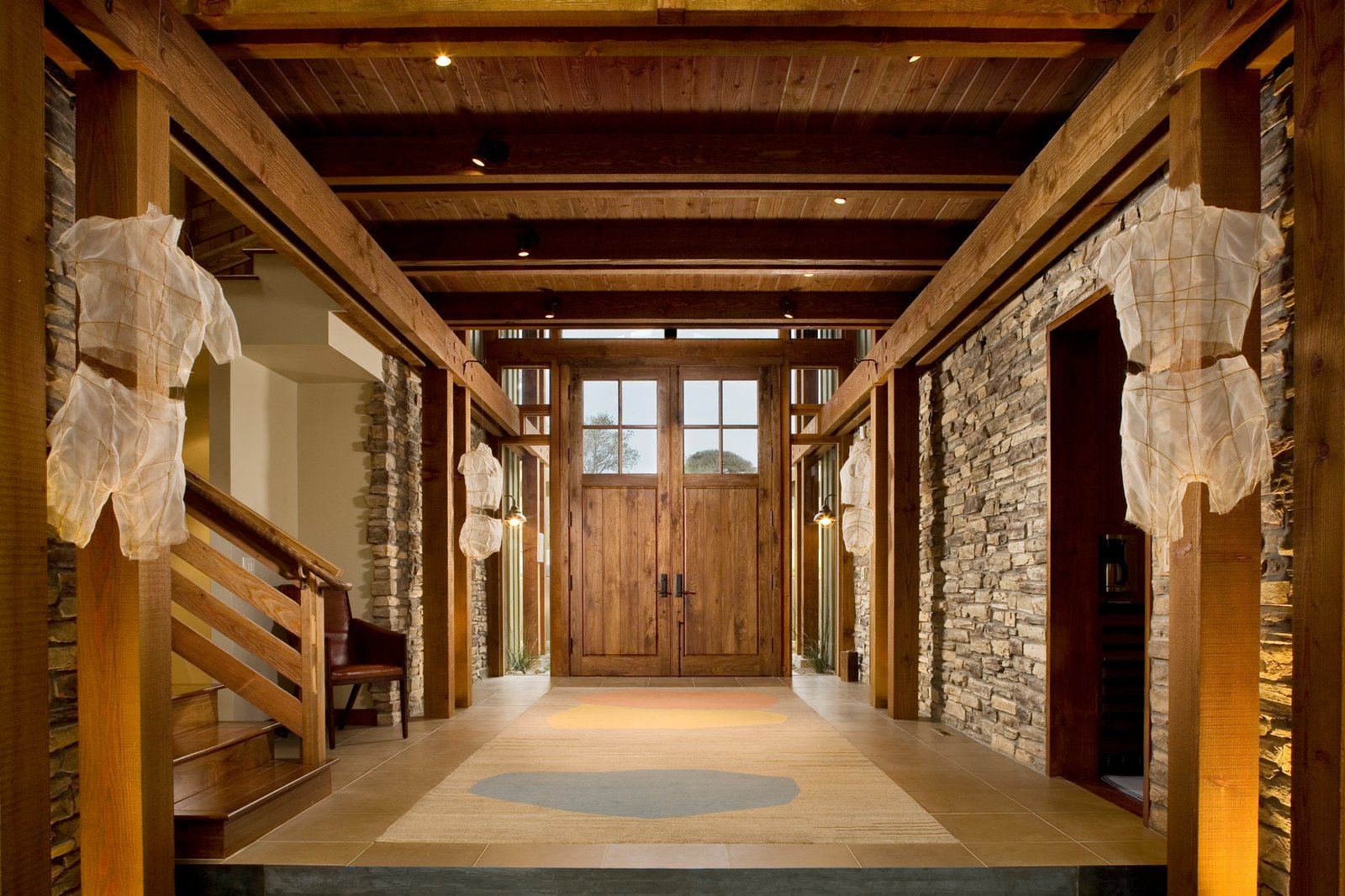 Photo 3 of 11 in Barn House Compound by Rick Pharaoh - Dwell