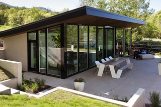 This Can-Do Pool House Cleverly Goes From Private to Party Mode - Photo 14 of 15 -