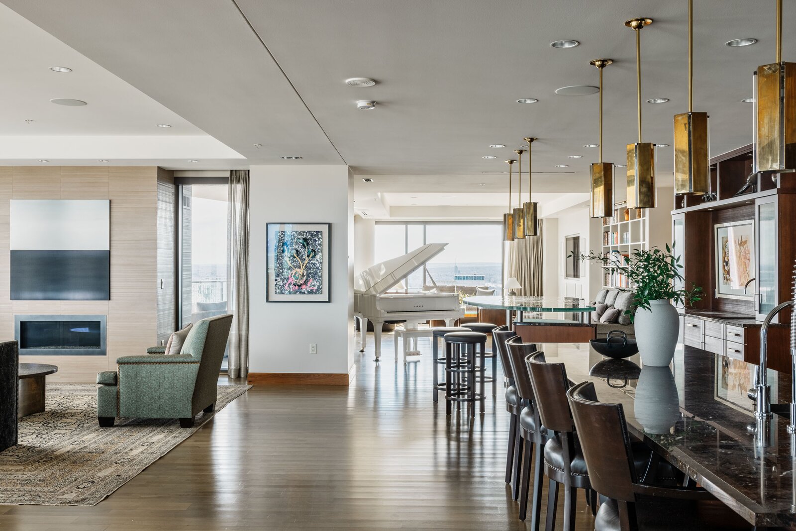Photo 2 of 11 in Four Seasons Residence #4350 by Stan Kniss - Dwell