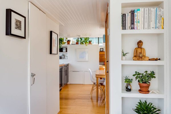 Photo 4 Of 20 In Midcentury Modern Houseboat Dwell