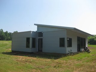 Designed by architect David Day and manufactured and constructed by Green Modern Kits, Casa Ti is a passive solar, one-story modern modular with a whopping 1,200 square feet and three bedrooms. That makes it one of the largest modular homes under $40K that we’ve seen.