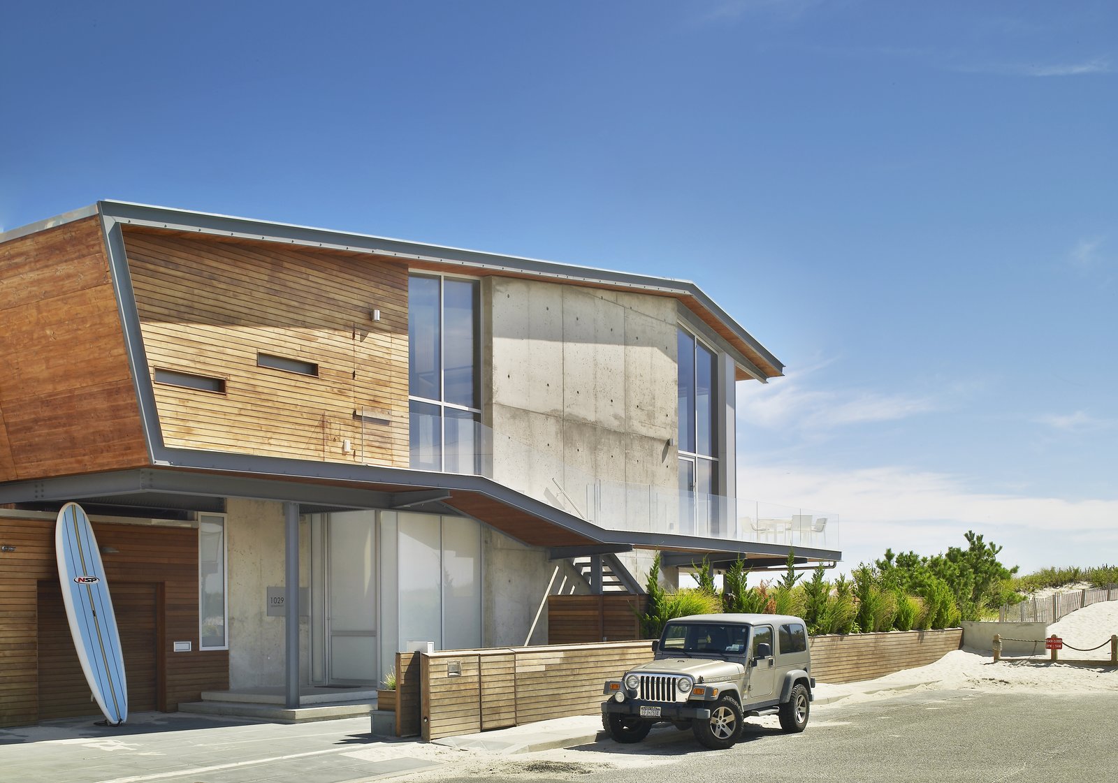 A Hangar Door Opens Up This Long Island Beach House To The Atlantic A Hangar Door Opens Up This Long Island Beach House To The Atlantic