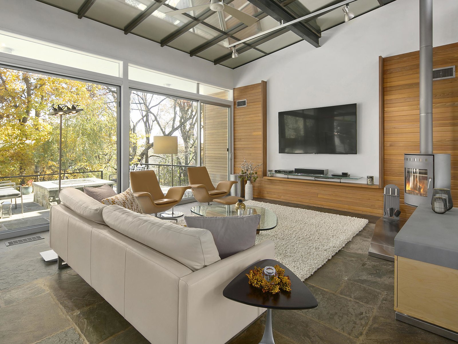 Photo 3 of 7 in A Stunning Modern Residence in Arlington, Virginia by