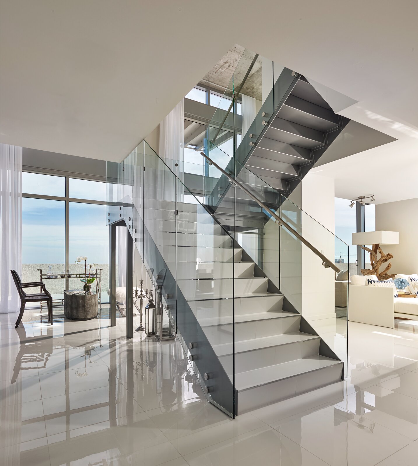 Photo 5 of 6 in This Airy Avant-Garde Miami Penthouse Designs Around ... - Airy Penthouse Apartment Designs