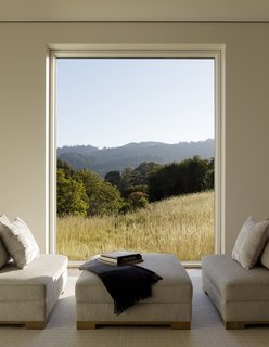 Walker Warner collaborated with interior designer Elizabeth Hill of Selby House LTD to create the breezy home. The design team took special care to make the interiors neutral and contemporary.