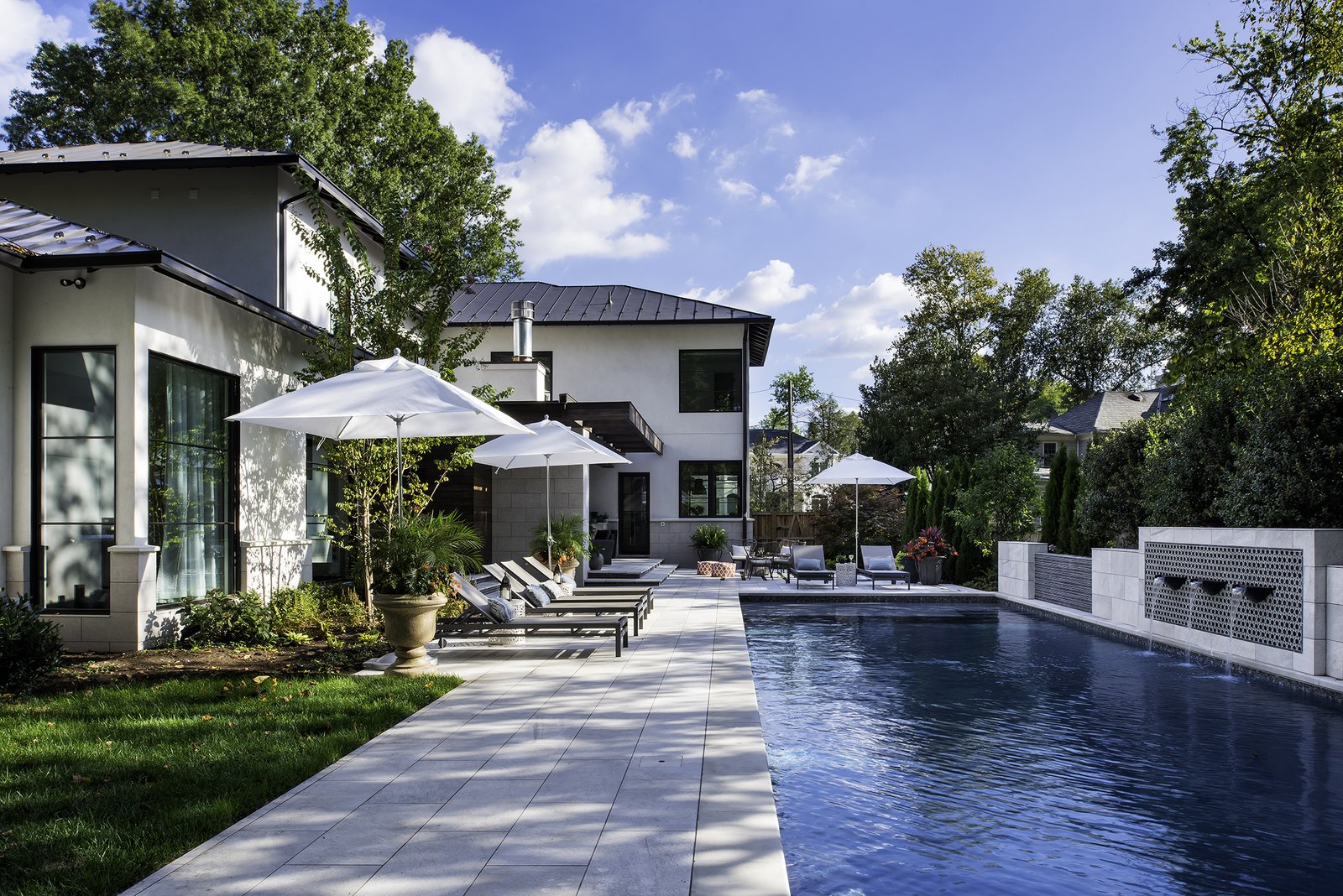 Bethesda Retreat Modern Home in Bethesda, Maryland by W.C. Ralston… on