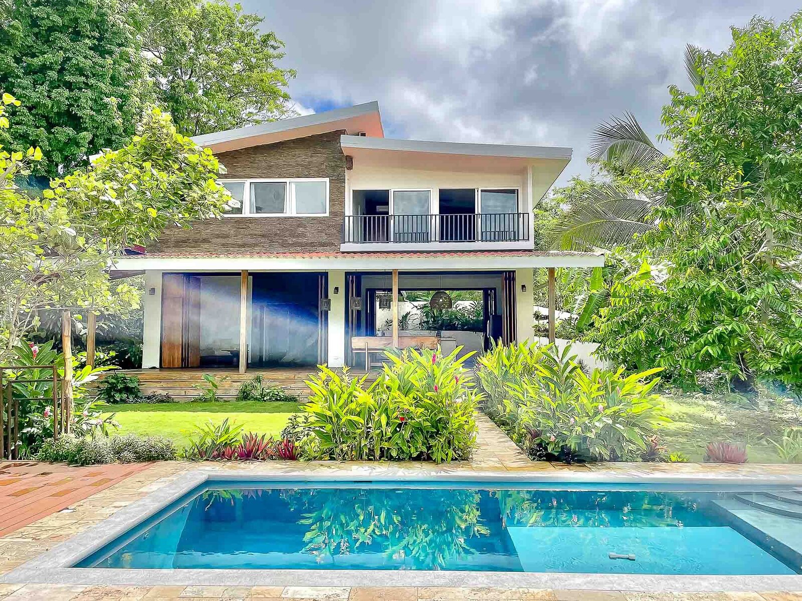 Photo 20 of 29 in Four Bedroom Ocean View House With a Pool by 2Costa