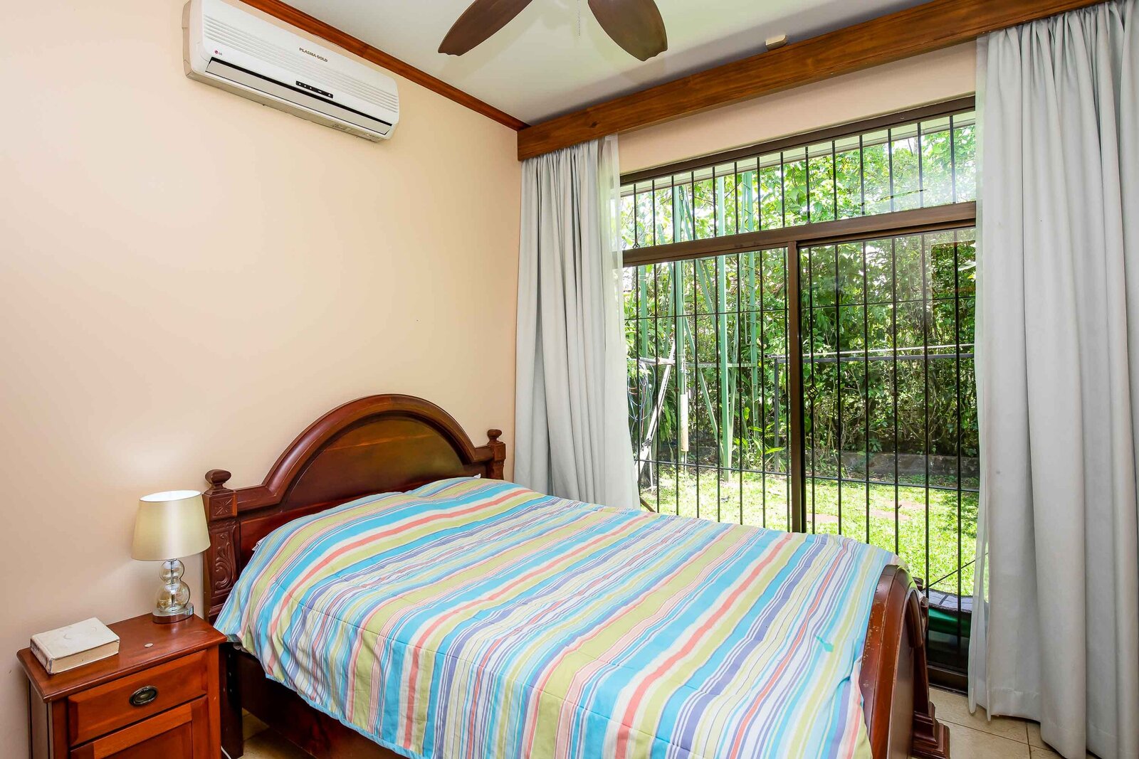 Photo 12 of 22 in Naranjito family house by 2Costa Rica Real Estate Dwell